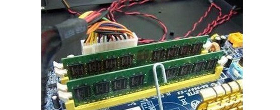 方法三：檢查顯示卡與顯示器信號線接觸不良！