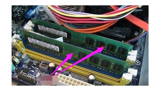 12-內存條進行重新插拔 12-內存條進行重新插拔