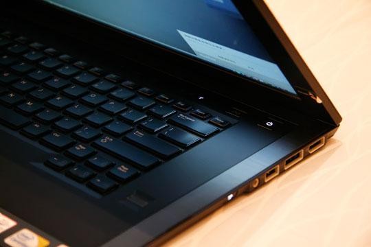 充電100%時即可將充電器數據線拔掉